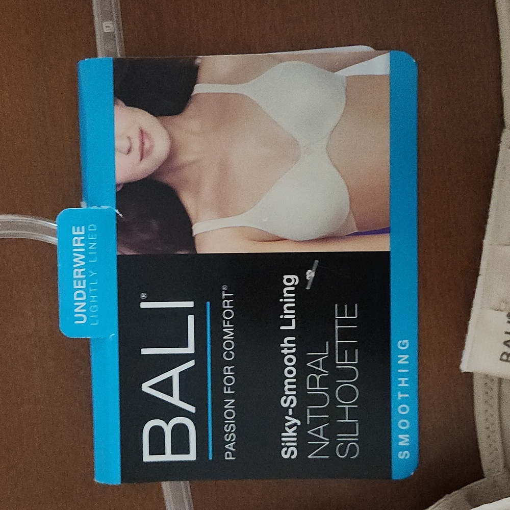 BALI  Natural Silhouette Smoothing Bra - Picture 3 of 6